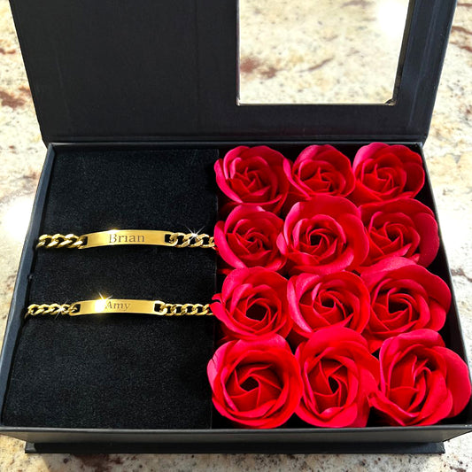 Set de regalo Docena de rosas eternas y pulsera personalizada